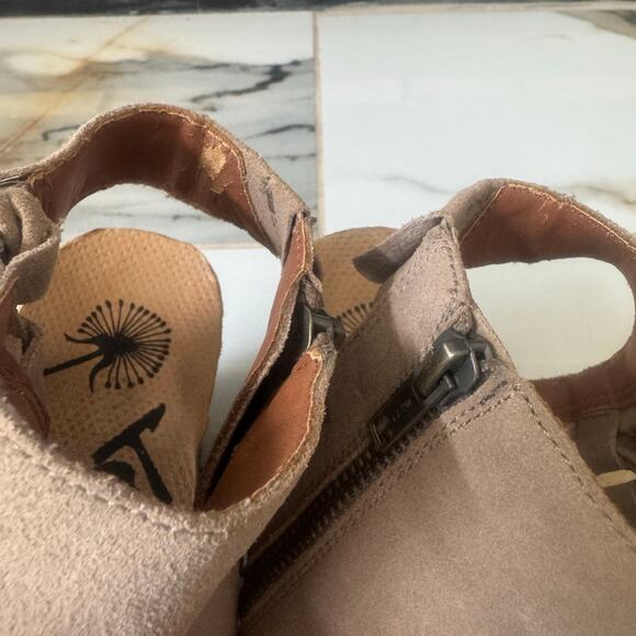 OTBT Women’s Flower Child Comfort Shoe Heeled Sandals Slingback Size 7.5 Tassels - Picture 12 of 14